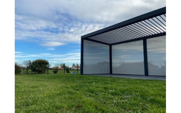 Pergola bioclimatique dans le Rhône