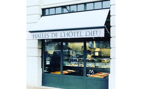 Stores bannettes aux Halles de l'Hôtel Dieu