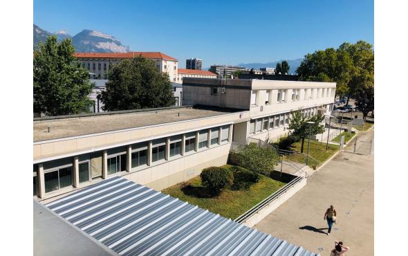 Stores bannes pour le Lycée Louise Michel