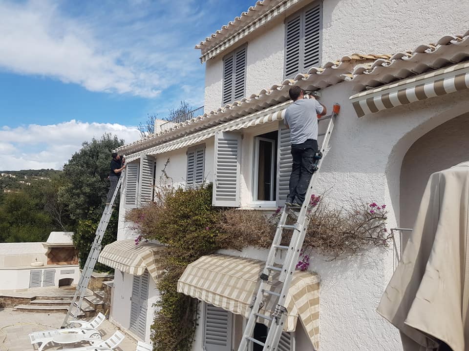 Réentoilage de stores dans le Var