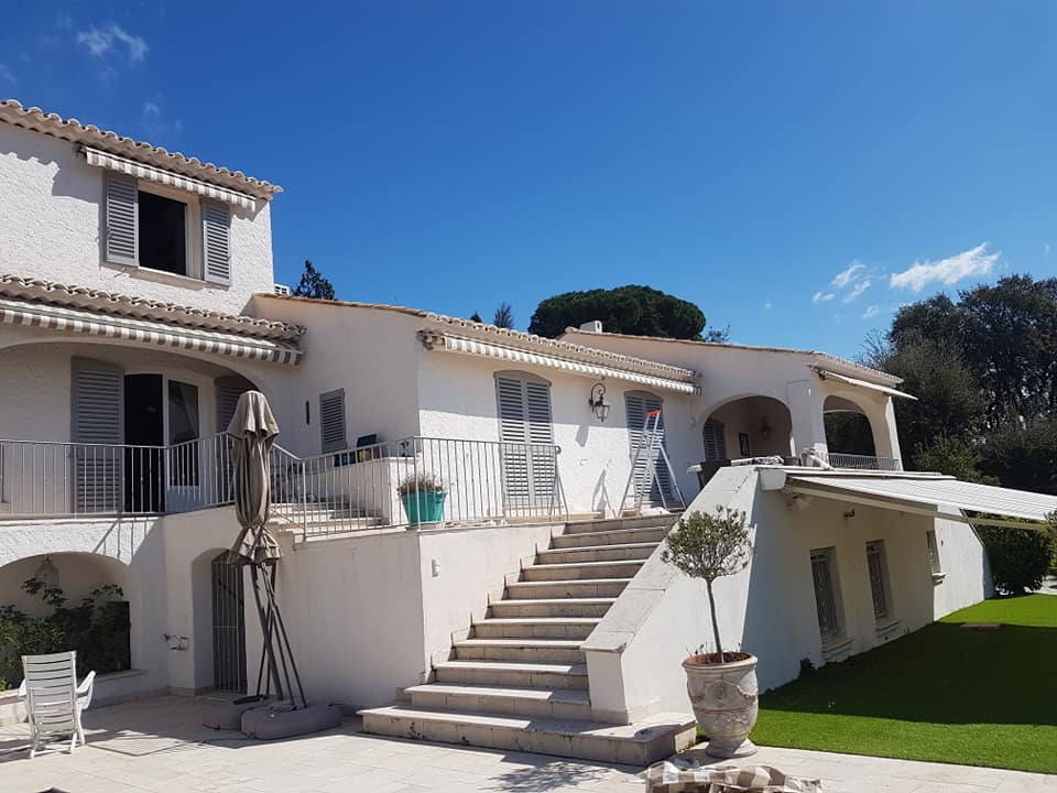 Réentoilage de stores dans le Var