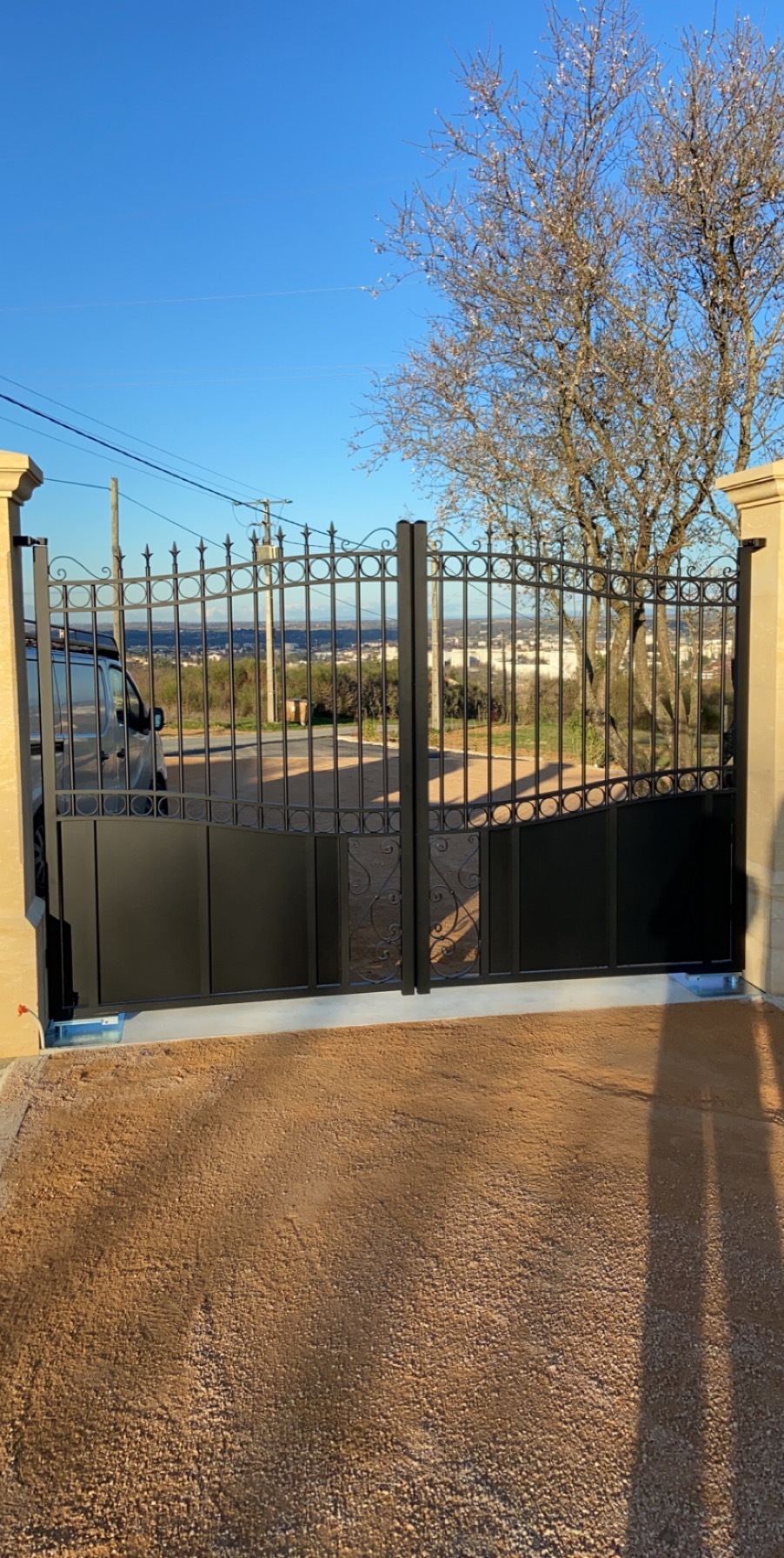 Portail + portillon dans le Rhône