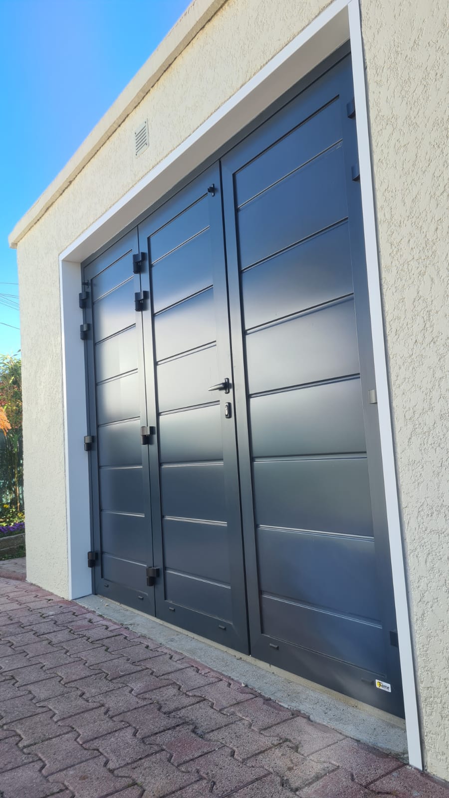 Porte de garage dans le Rhône