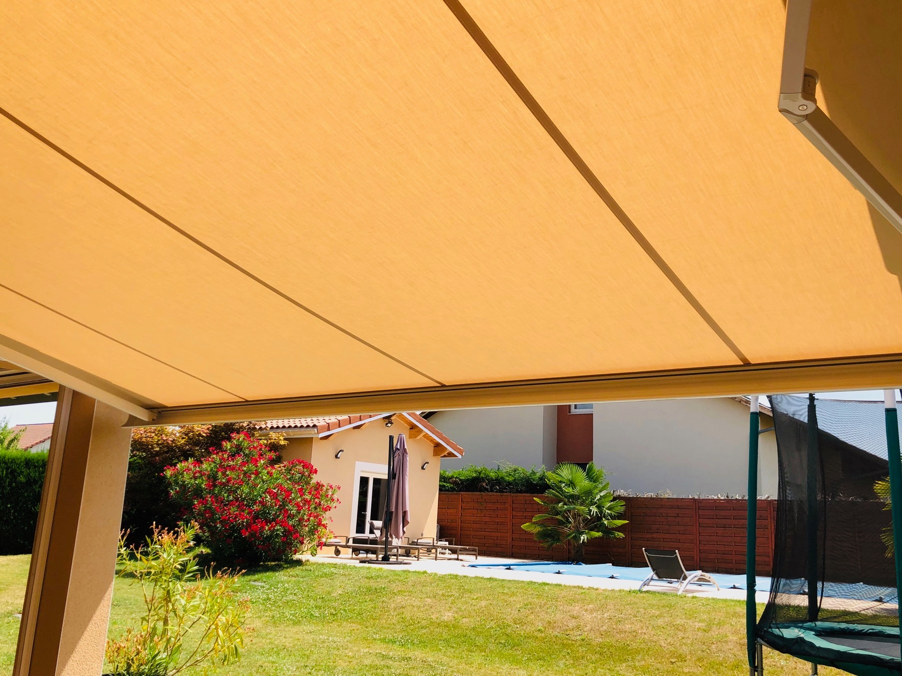 Store banne dans le Rhône