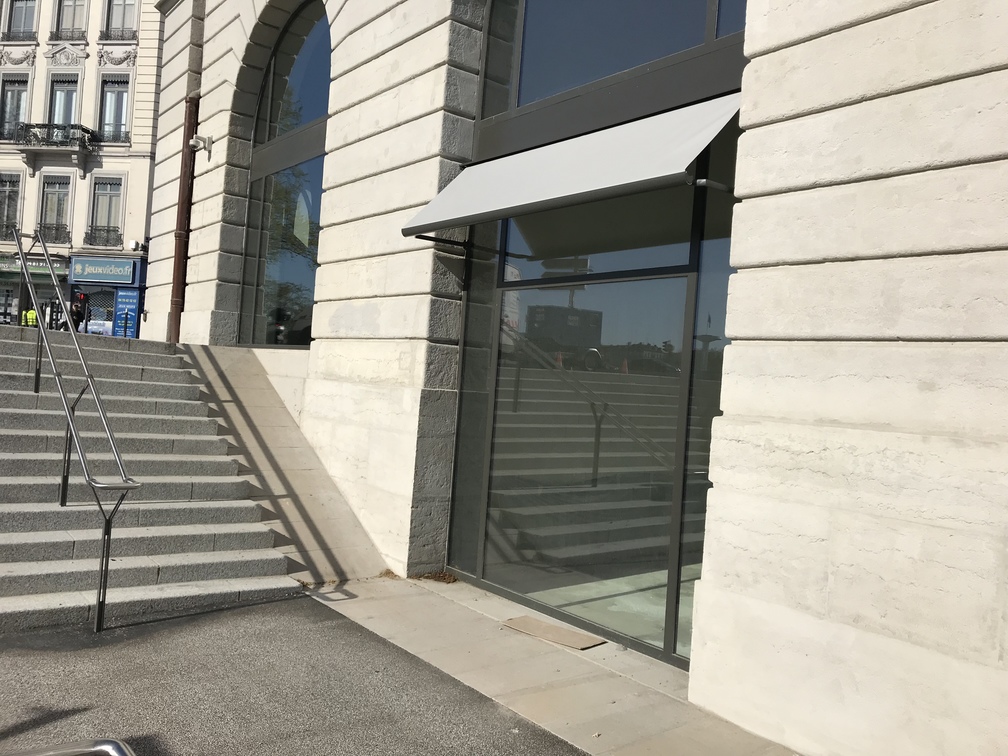 Stores bannettes pour le Grand Hotel Dieu