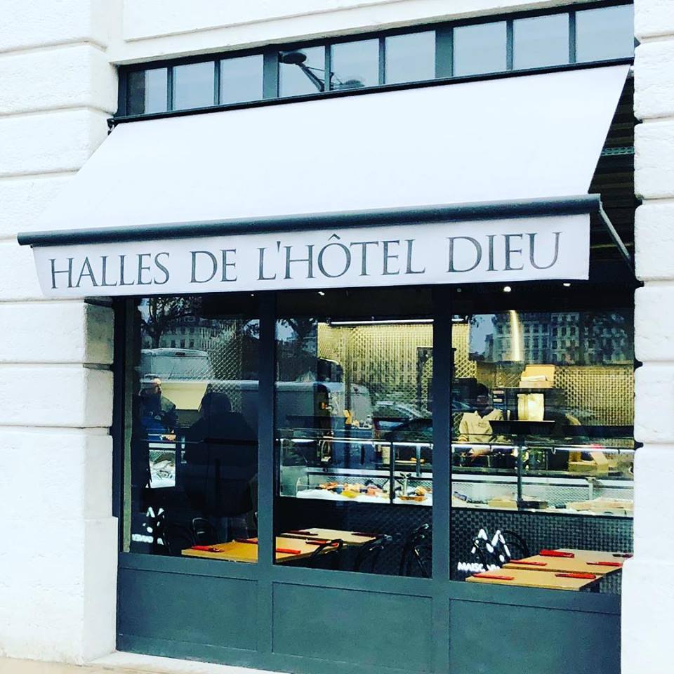 Stores bannettes aux Halles de l'Hôtel Dieu