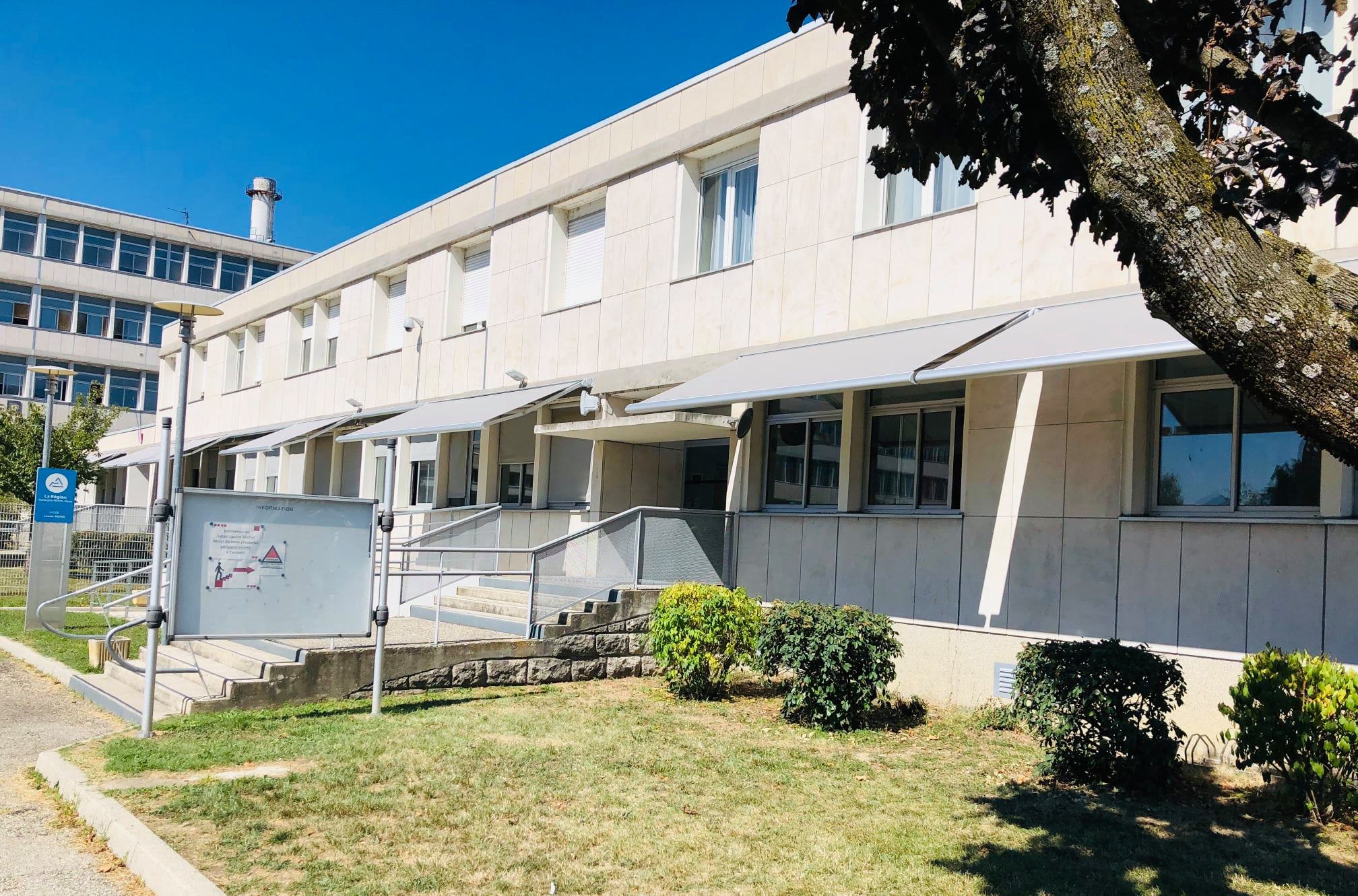 Stores bannes pour le Lycée Louise Michel